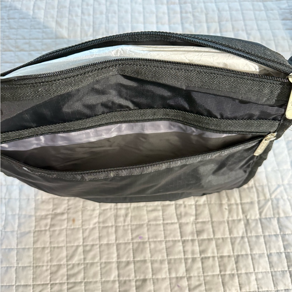 LeSportsac Black Goth Messenger Bag New With Tag - Picture 6 of 8